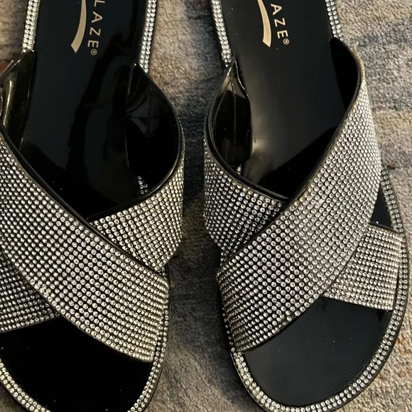 Clearance Sale🛍️Glaze Women's Elegant Black and Silver Sandals - Picture 2 of 6